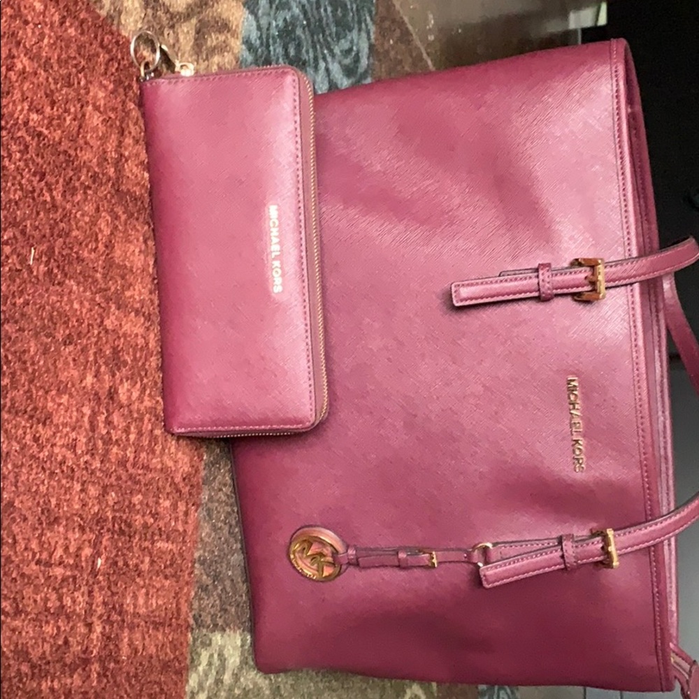 Michael kors tote and wallet♥️
